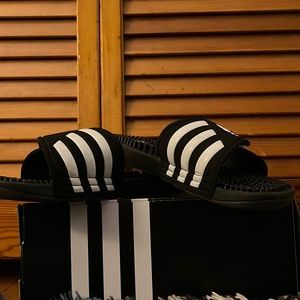 Adidas slide with velcro strap